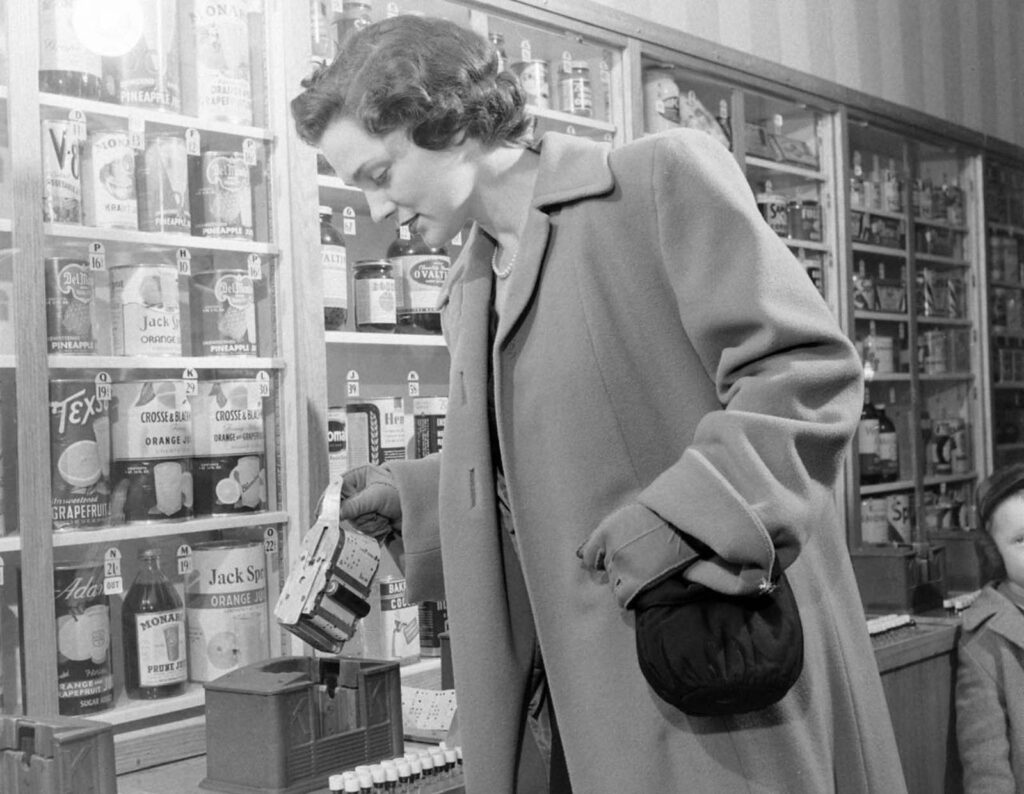 Saunders desenvolveu esse conceito a partir de seu conceito de supermercado self-service Piggly Wiggly.