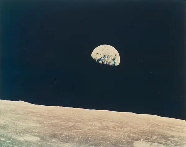 William Anders capturou o primeiro "nascer da Terra" já visto por humanos durante a missão Apollo 8. Dezembro de 1968.