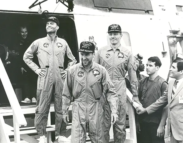 Antes da Apollo 13 se tornar o "fracasso bem-sucedido" mais famoso da NASA, os astronautas a bordo lutavam apenas para sobreviver. Devido a uma explosão desastrosa no tanque de oxigênio, eles foram forçados a abandonar a missão de visitar a Lua e, em vez disso, se concentrar em retornar em segurança à Terra.
