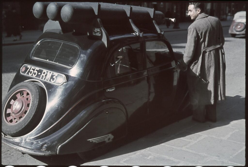 Um carro equipado para funcionar com gás natural.