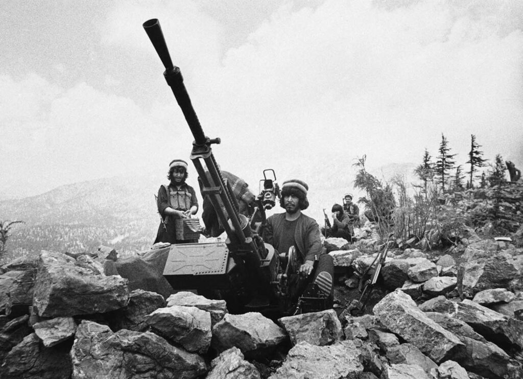 Artilheiros antiaéreos muçulmanos na província de Paktia, no leste do Afeganistão, em 20 de julho de 1986.