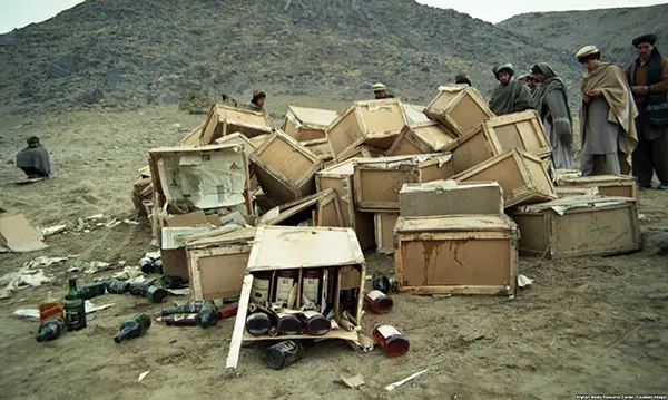 Álcool apreendido por um grupo mujahedin, provavelmente antes de ser destruído