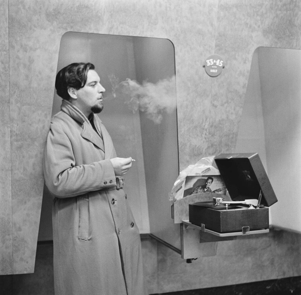 Obviamente, fumar era permitido. 1955.