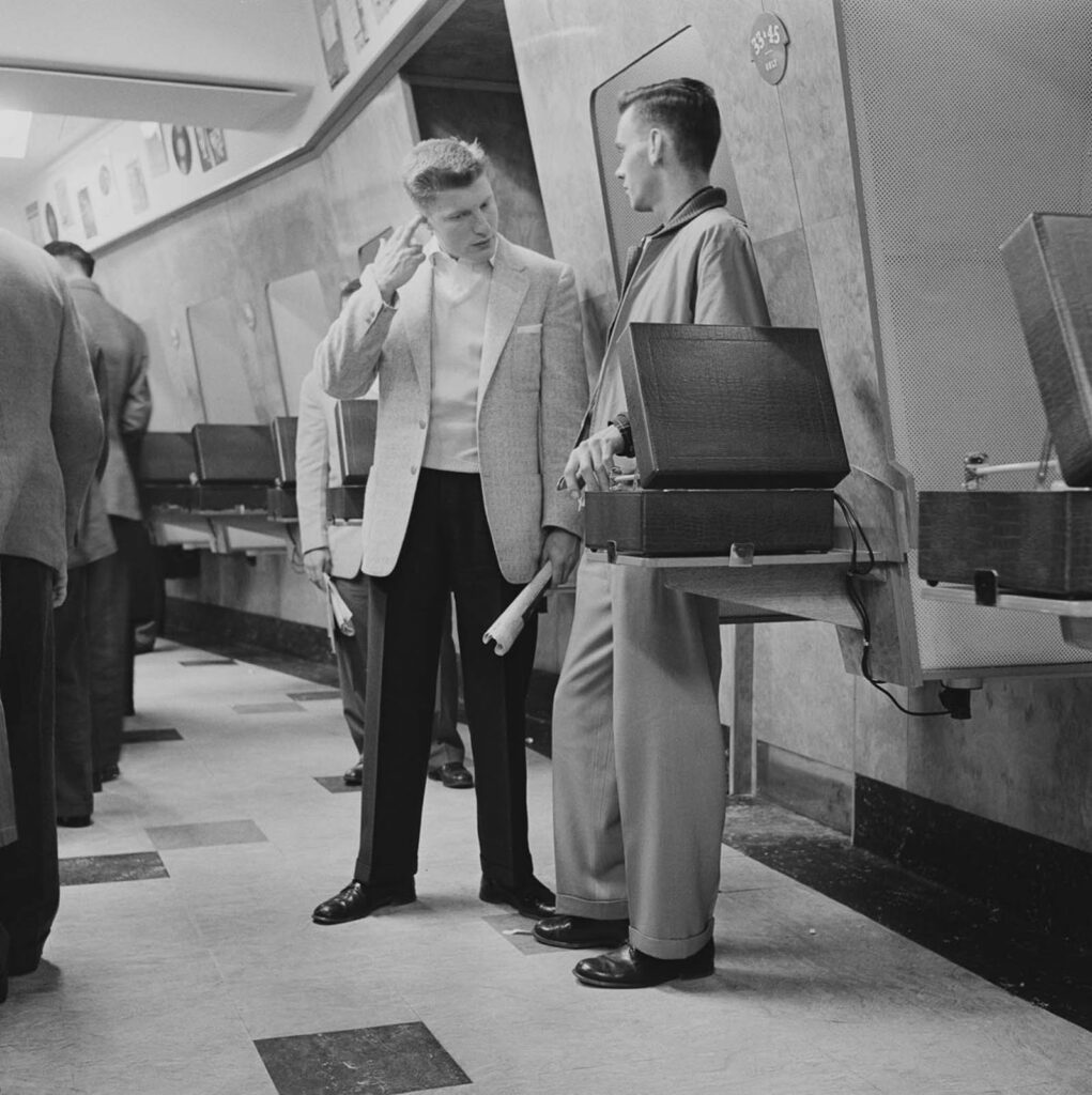 As pessoas se vestiam muito bem naquela época.